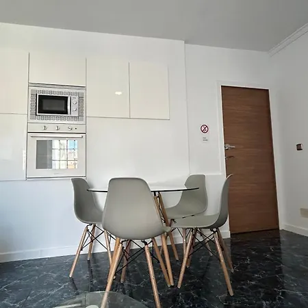 Piso Con Gran Terraza En Malaga